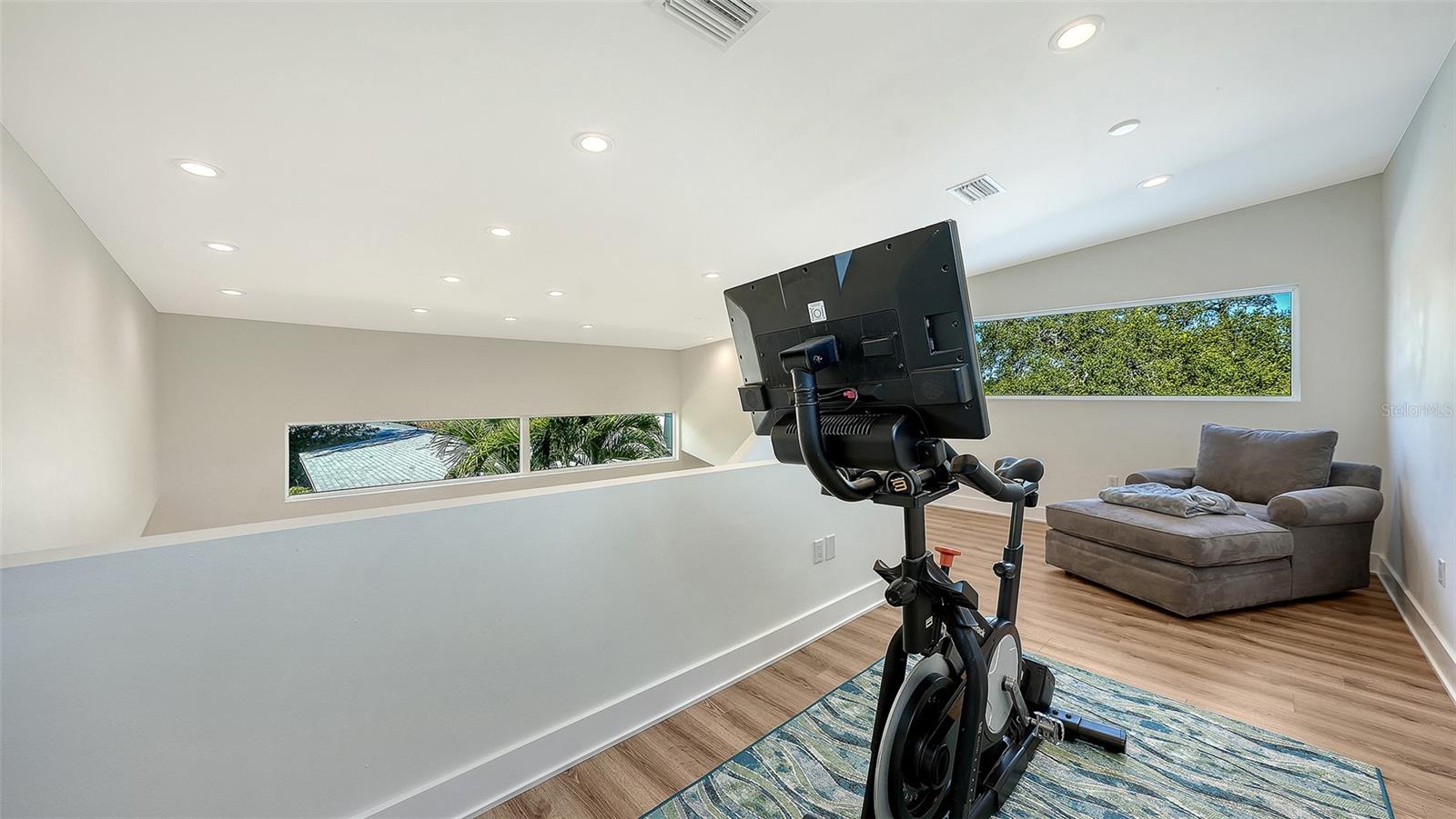 LA LINDA TERRACE - Residential