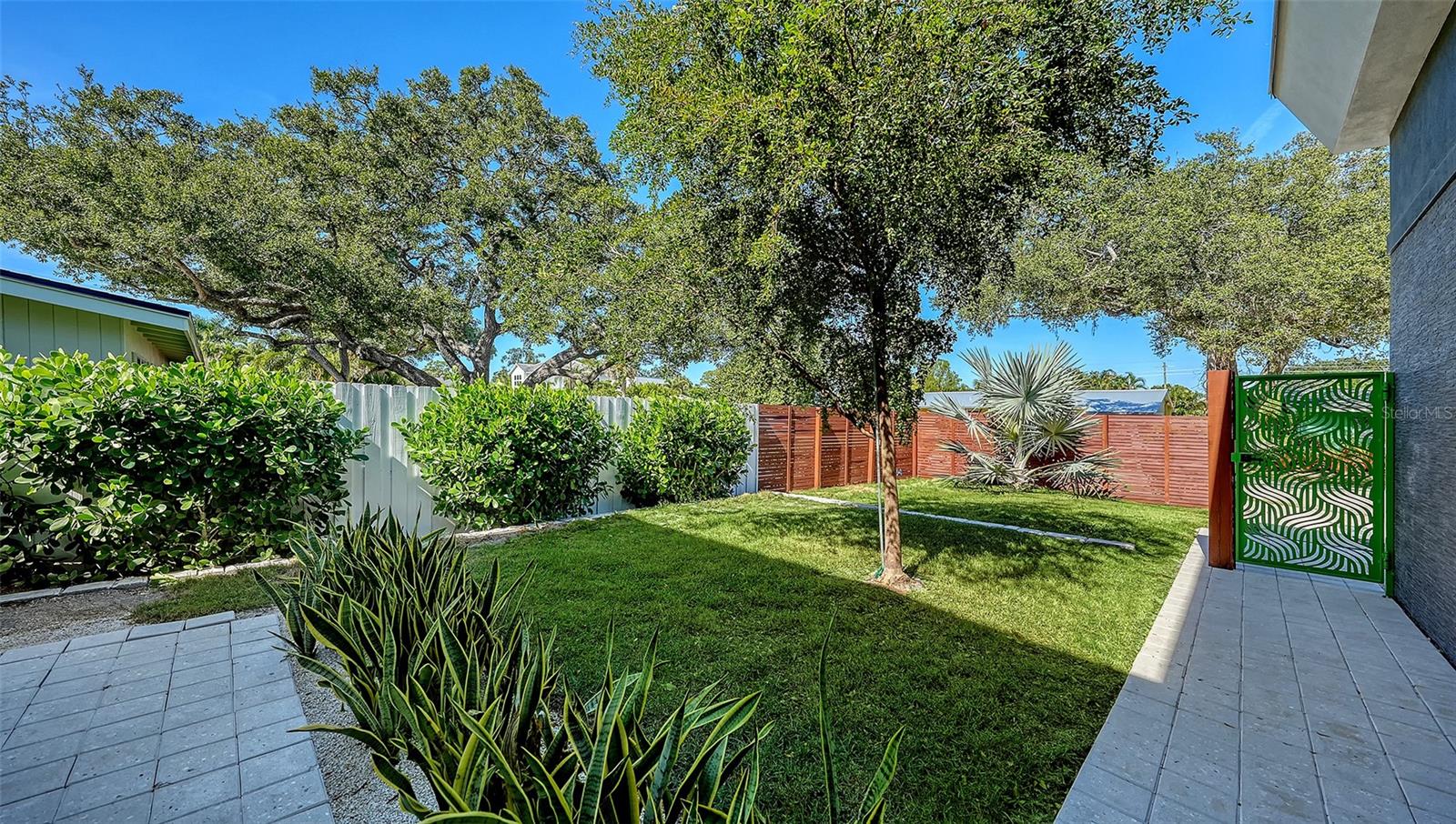 LA LINDA TERRACE - Residential