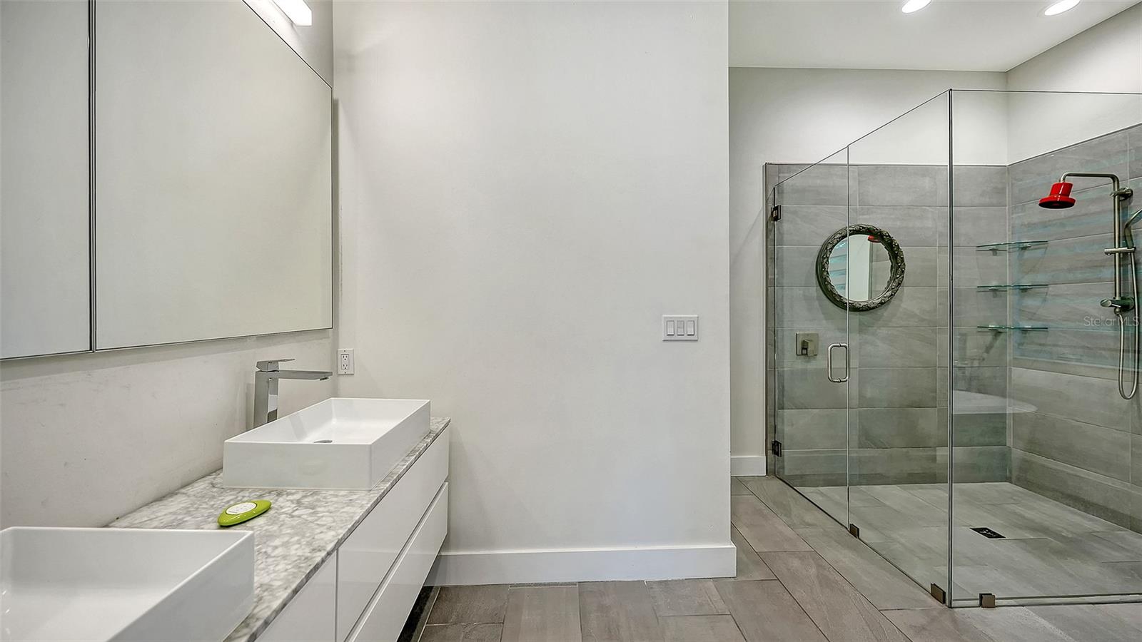 LA LINDA TERRACE - Residential