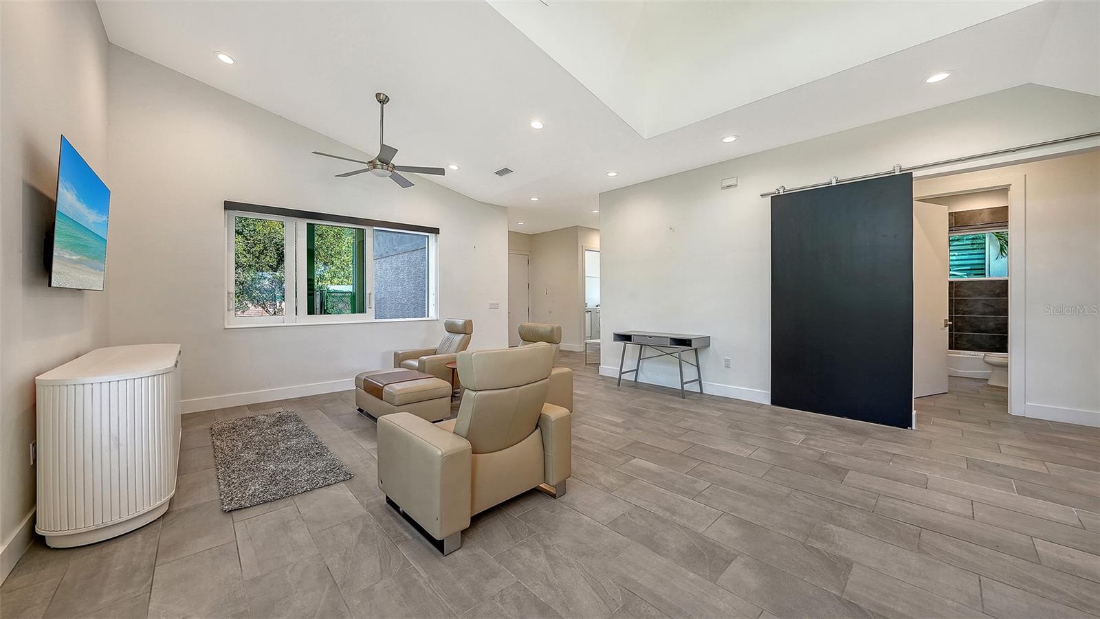 LA LINDA TERRACE - Residential