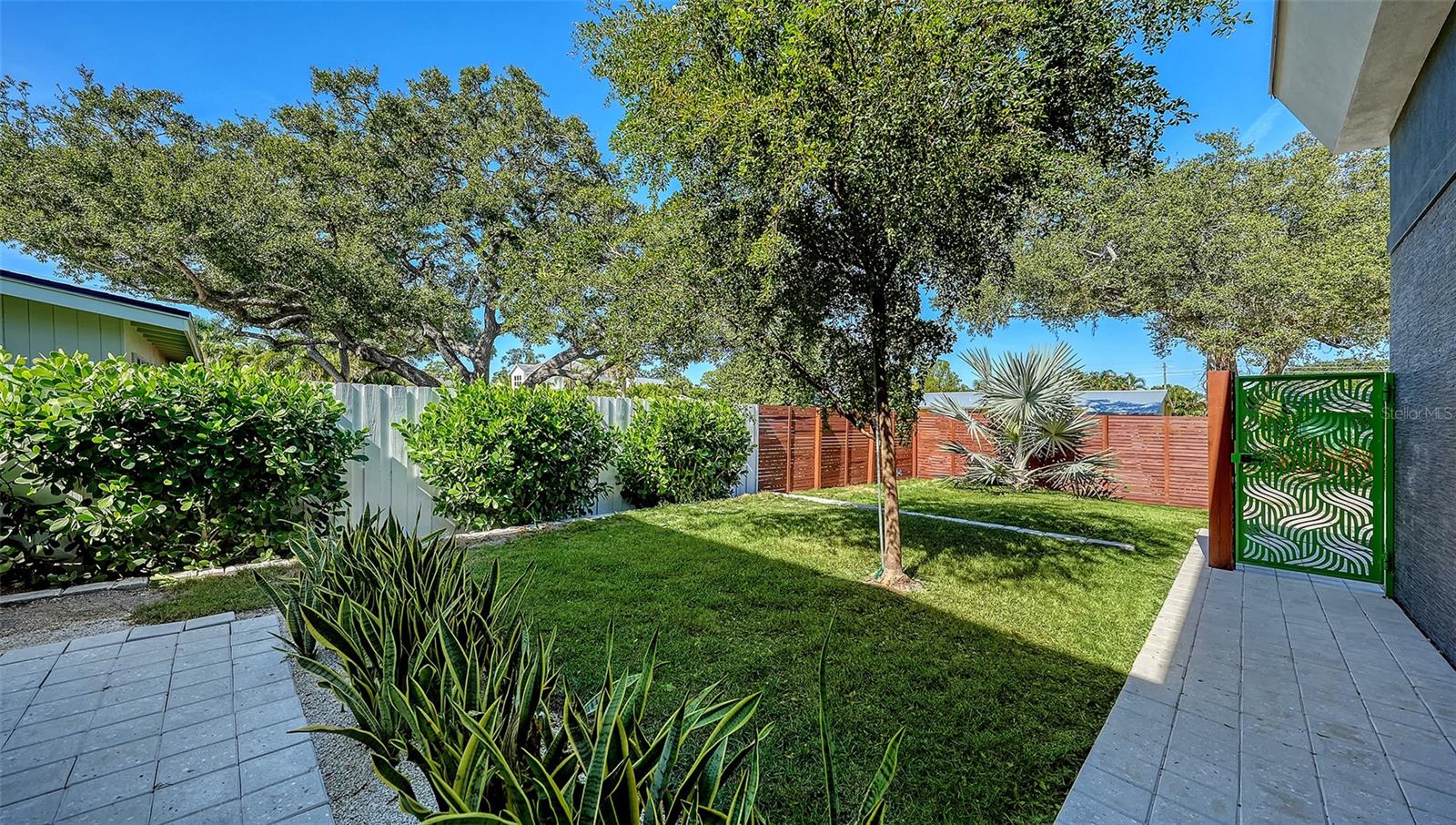 LA LINDA TERRACE - Residential
