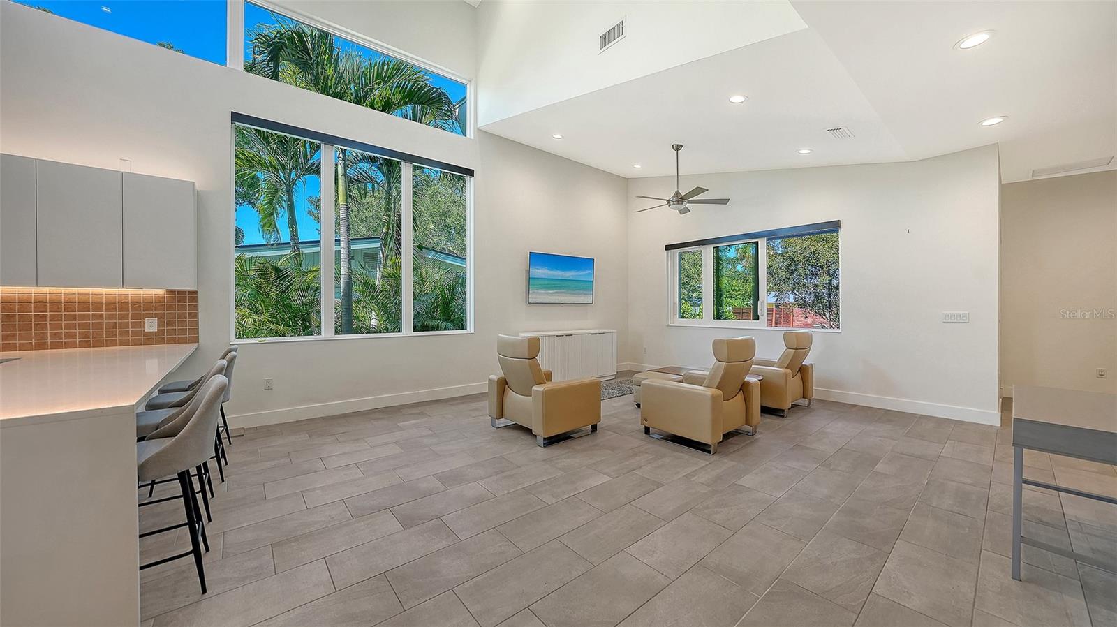 LA LINDA TERRACE - Residential