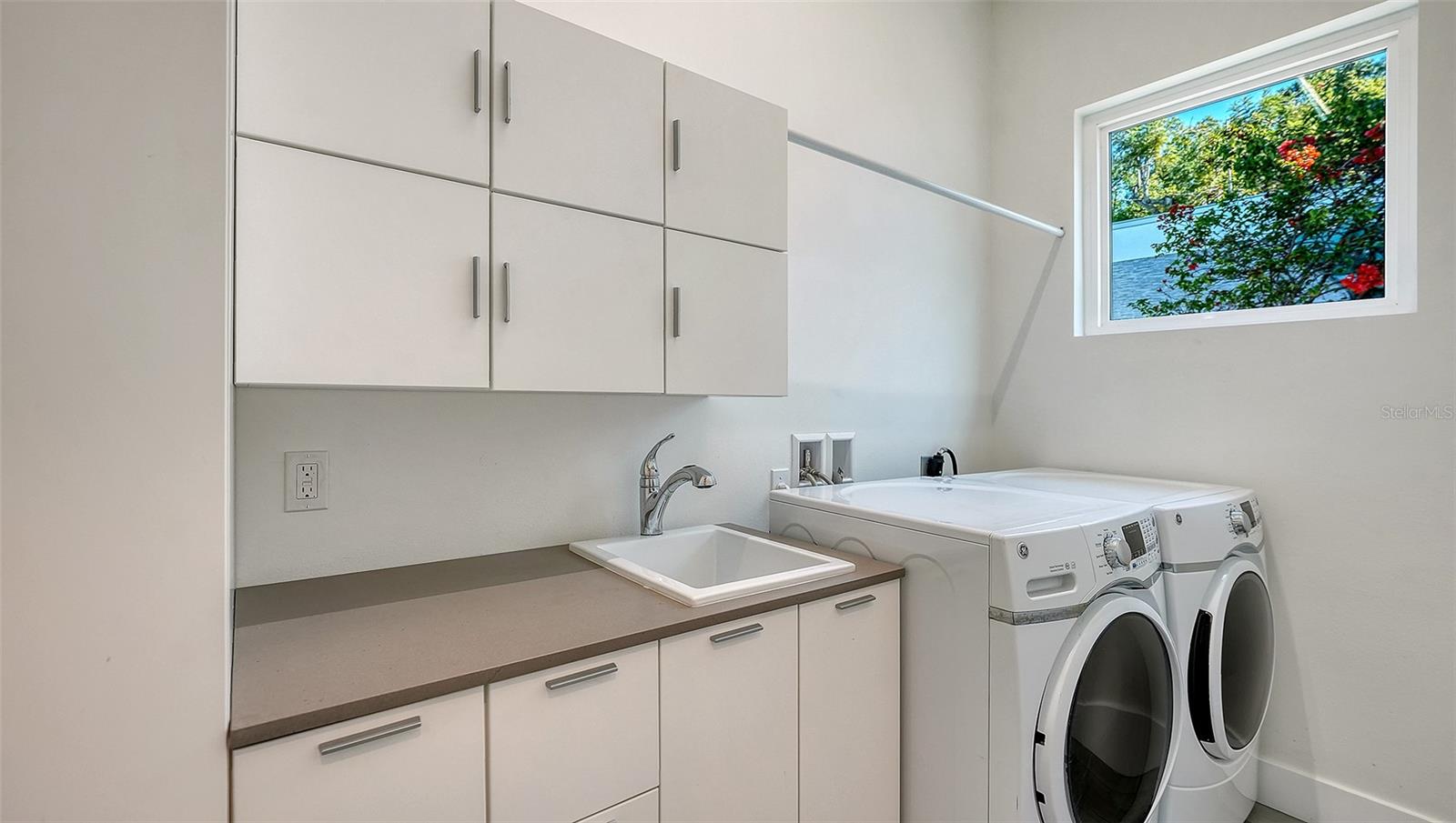 LA LINDA TERRACE - Residential