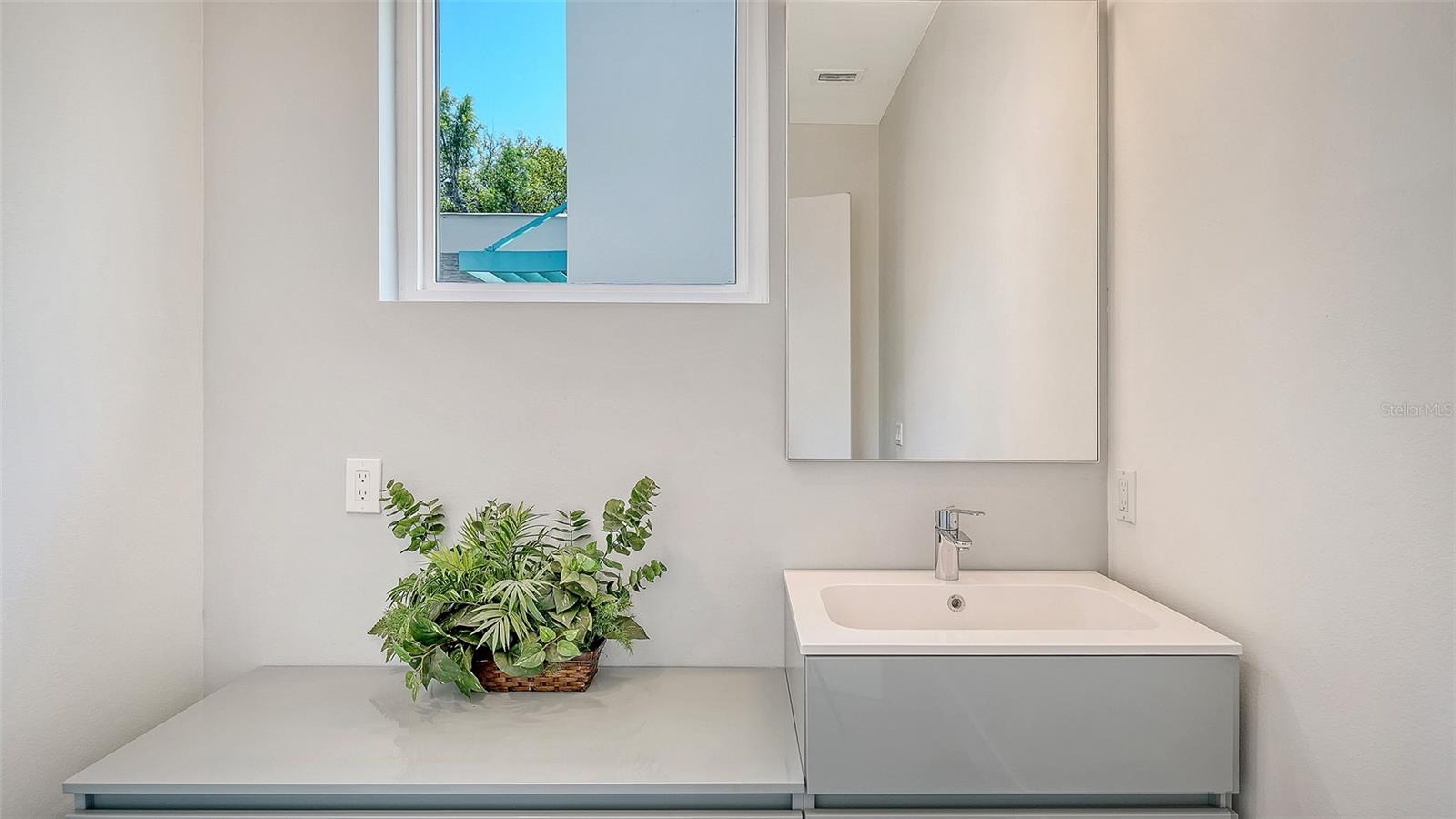 LA LINDA TERRACE - Residential
