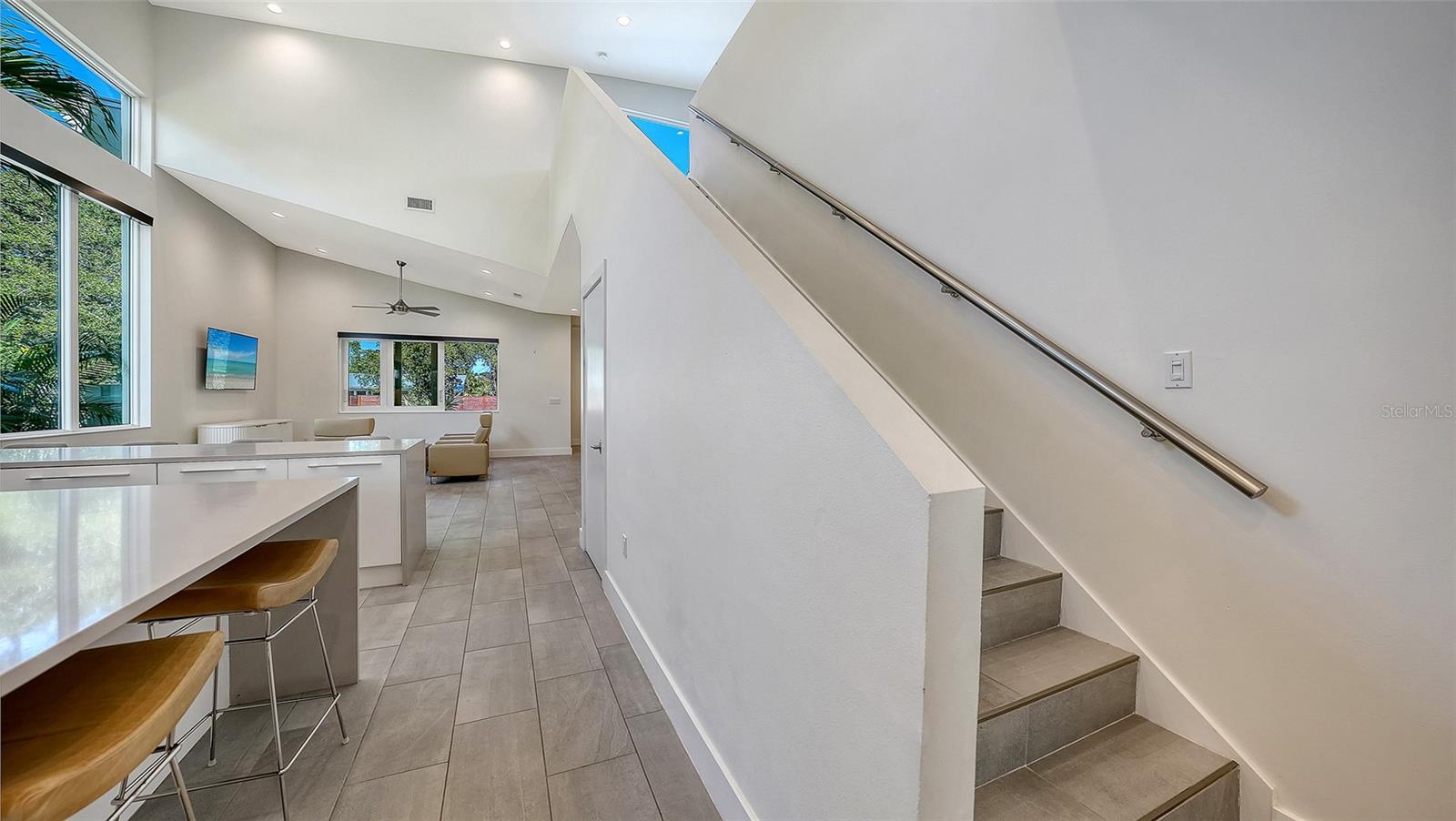 LA LINDA TERRACE - Residential