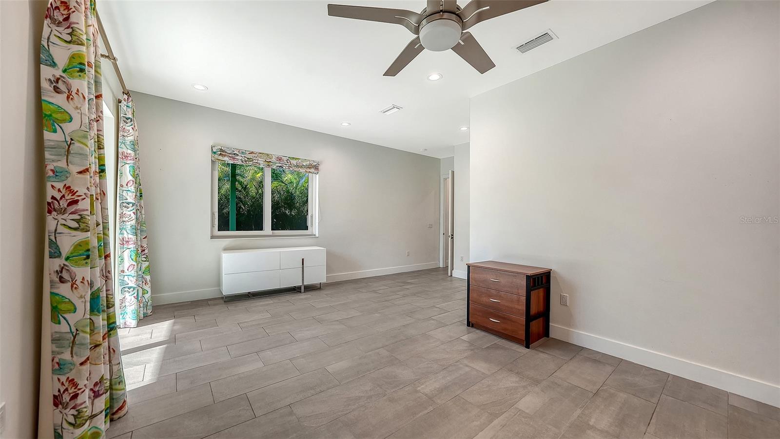 LA LINDA TERRACE - Residential