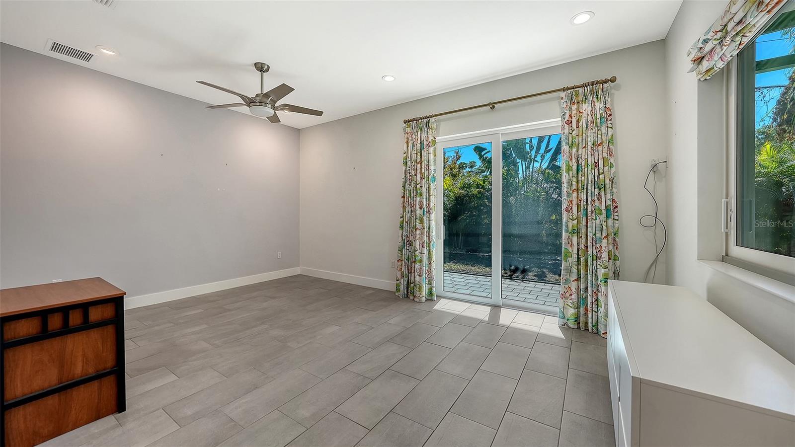 LA LINDA TERRACE - Residential