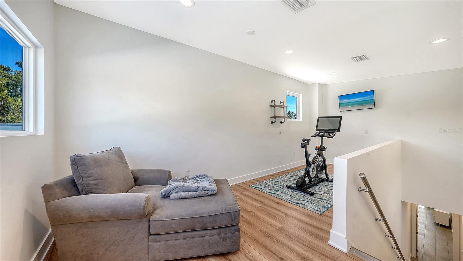 LA LINDA TERRACE - Residential