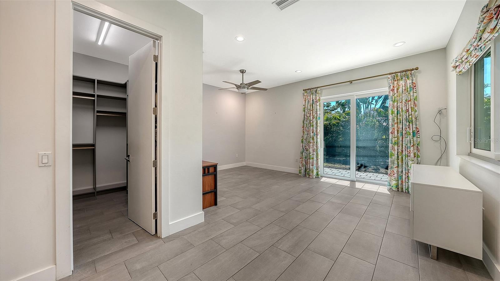 LA LINDA TERRACE - Residential