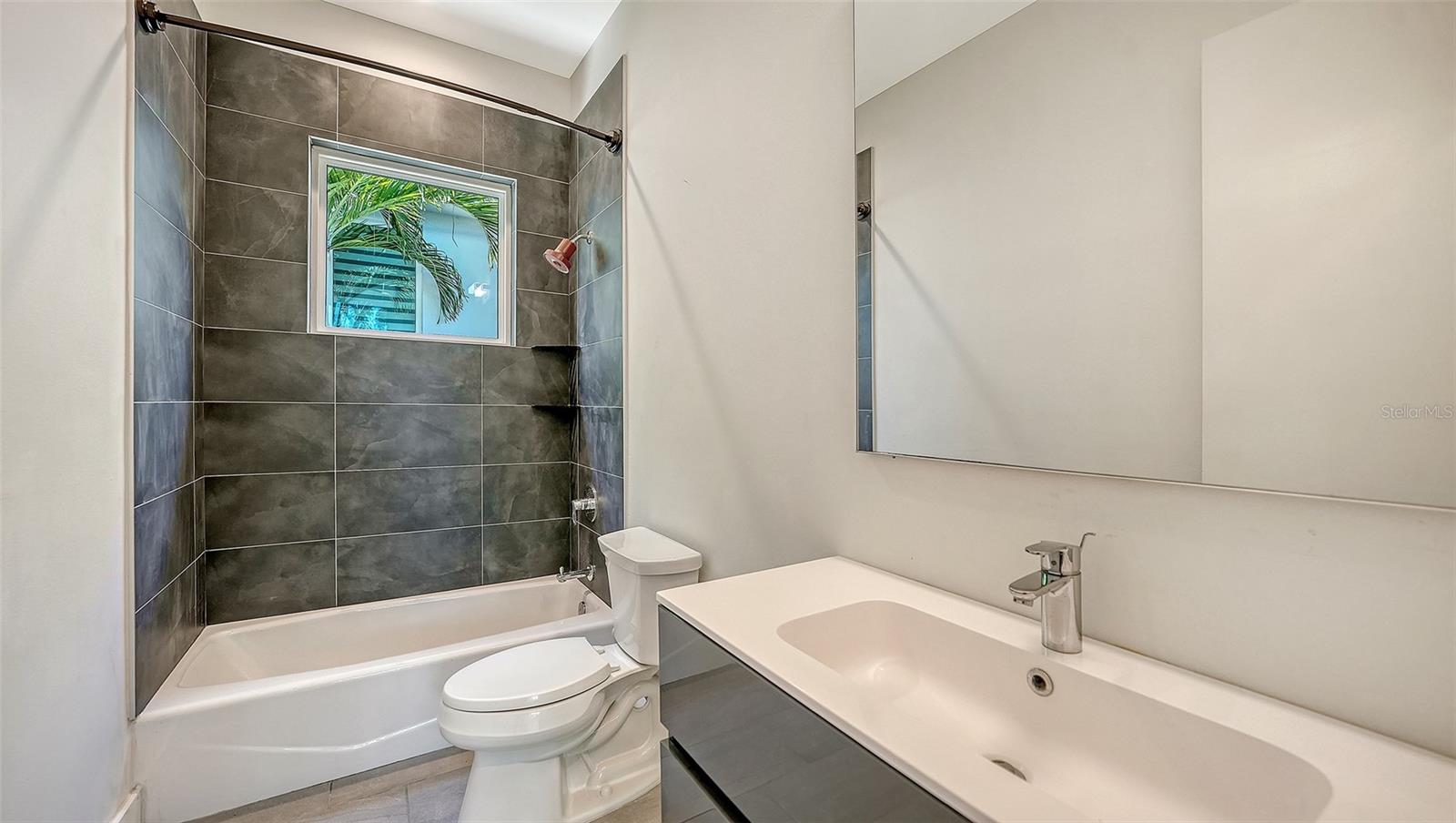 LA LINDA TERRACE - Residential