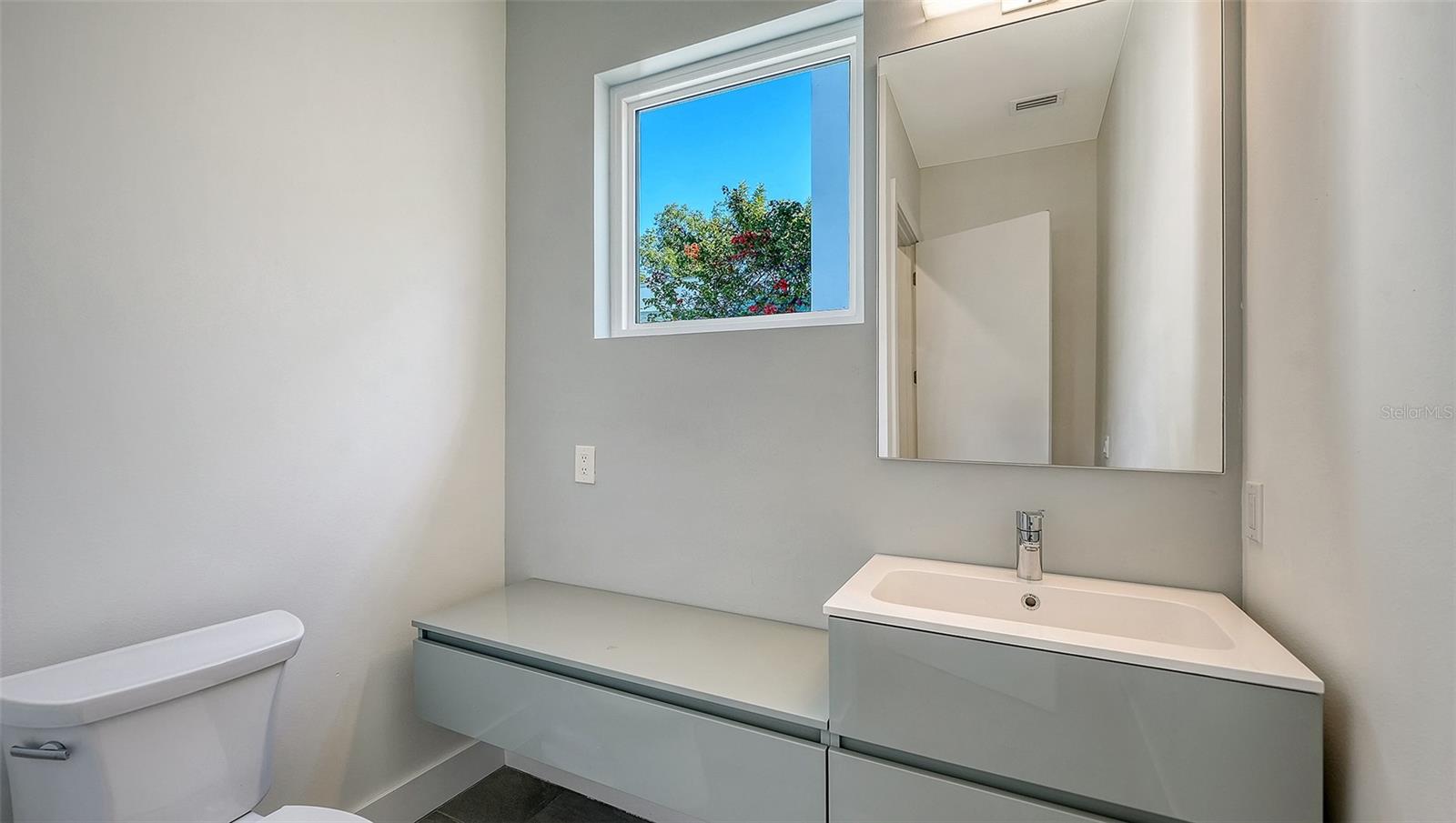 LA LINDA TERRACE - Residential