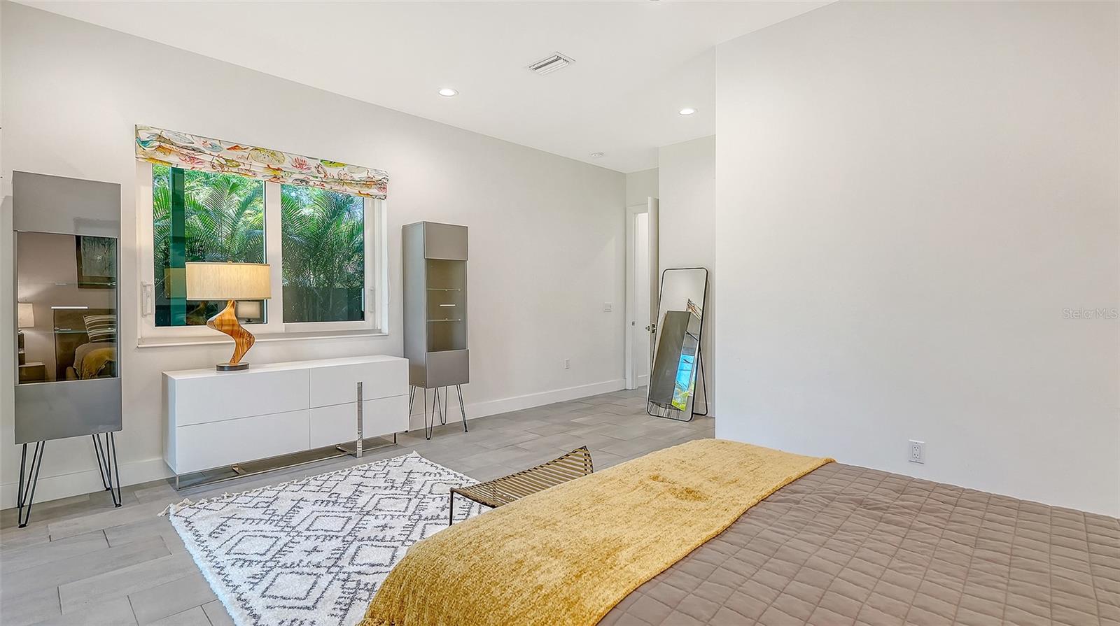 LA LINDA TERRACE - Residential