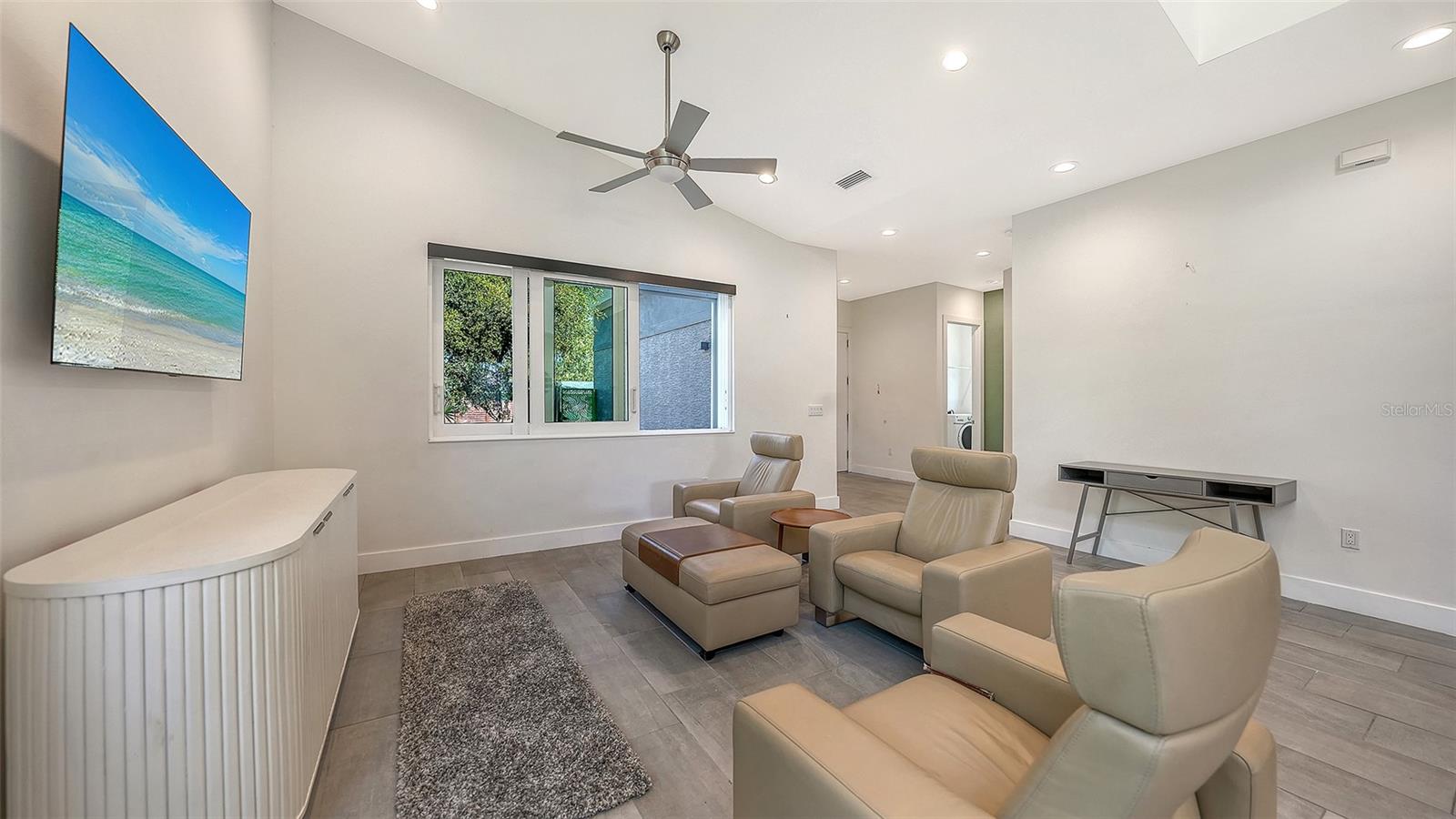 LA LINDA TERRACE - Residential