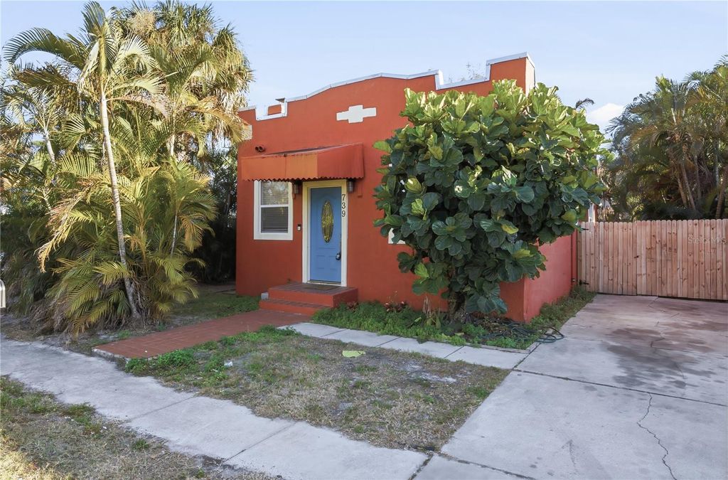 Photo of 739 27th Avenue W, Bradenton, FL 34205 (MLS # TB8469034)