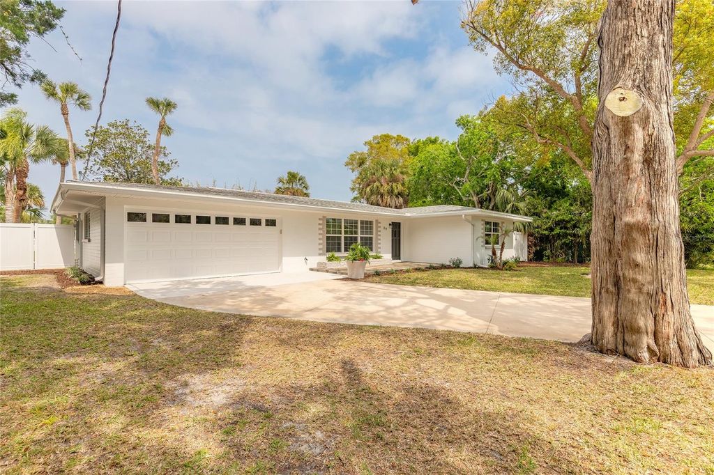Photo of 39 Willis Drive, Ormond Beach, FL 32176 (MLS # V4948106)