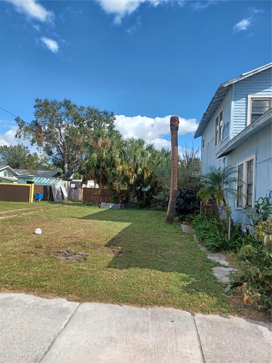 1905 and 1907 N ARMENIA AVENUE