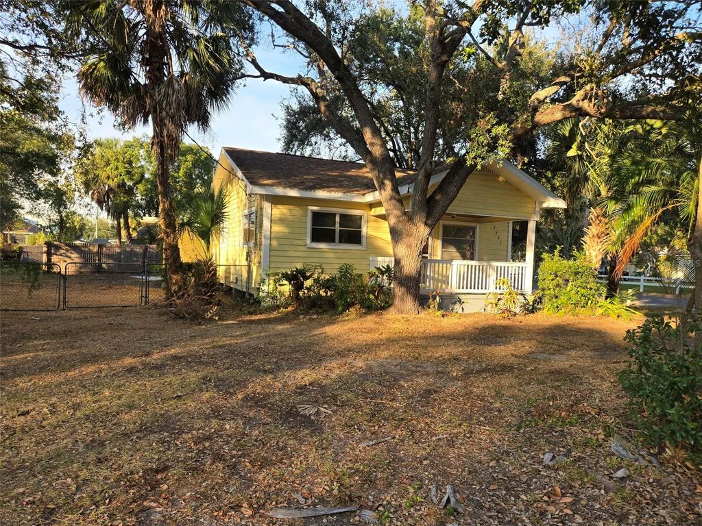 Photo of 3301 W Woodlawn Avenue, Tampa, FL 33607 (MLS # O6366566)