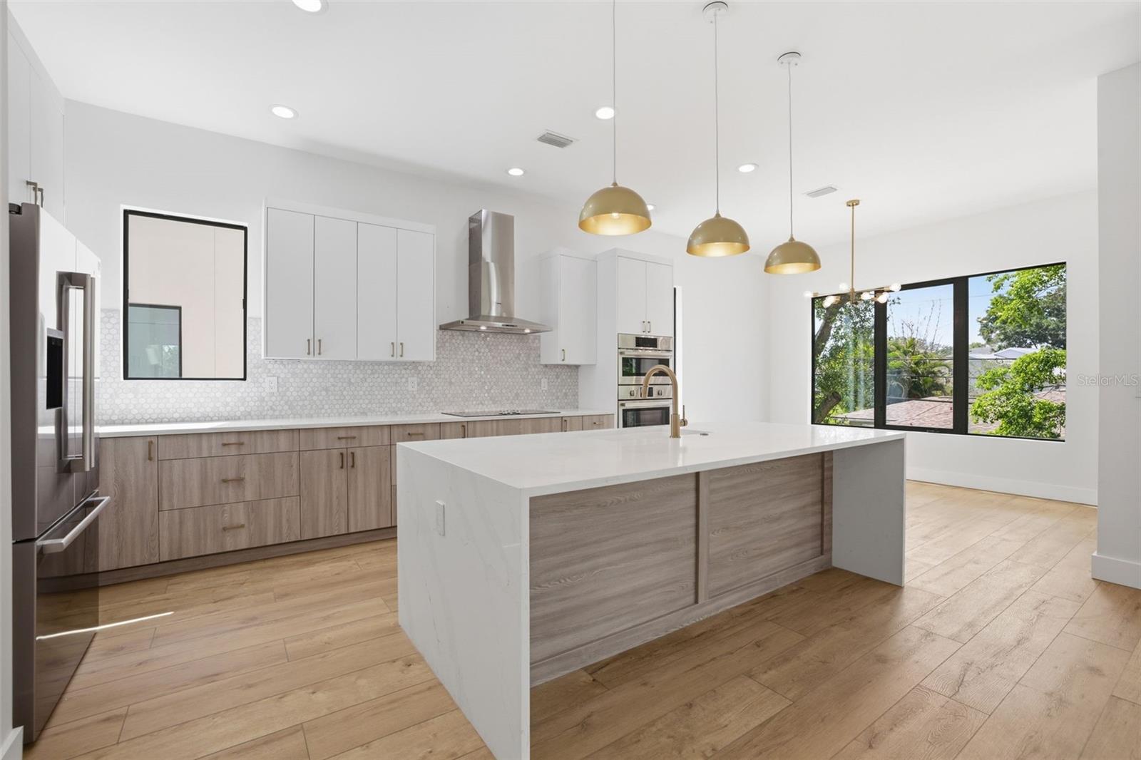 1943 SHORE ACRES BOULEVARD NE