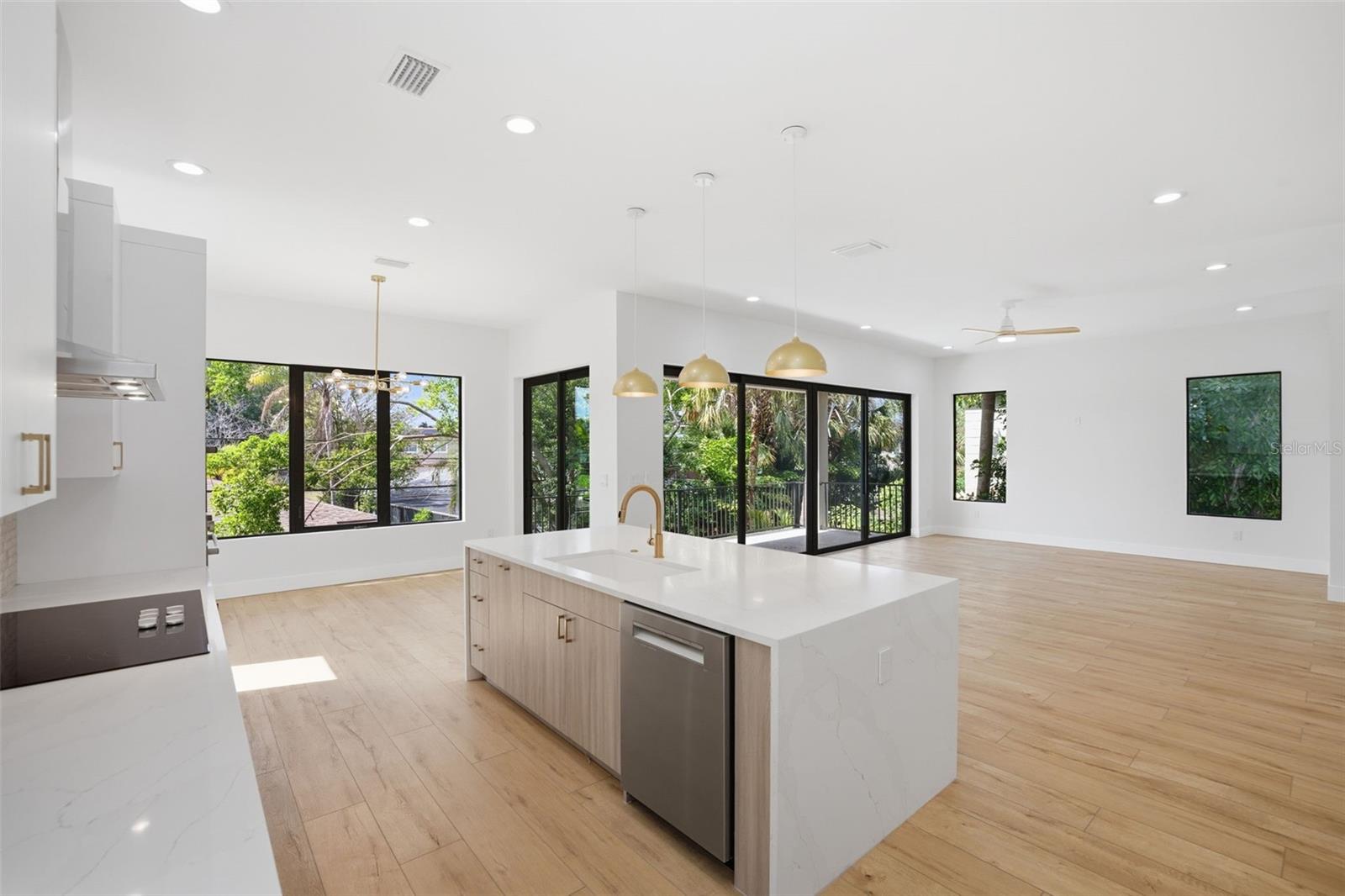 1943 SHORE ACRES BOULEVARD NE