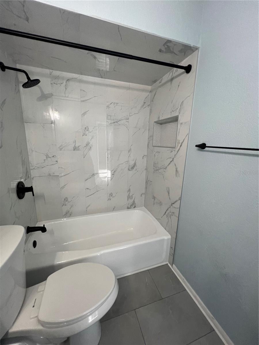 KINGS COURT VILLAS BLDG 02 - Residential Lease