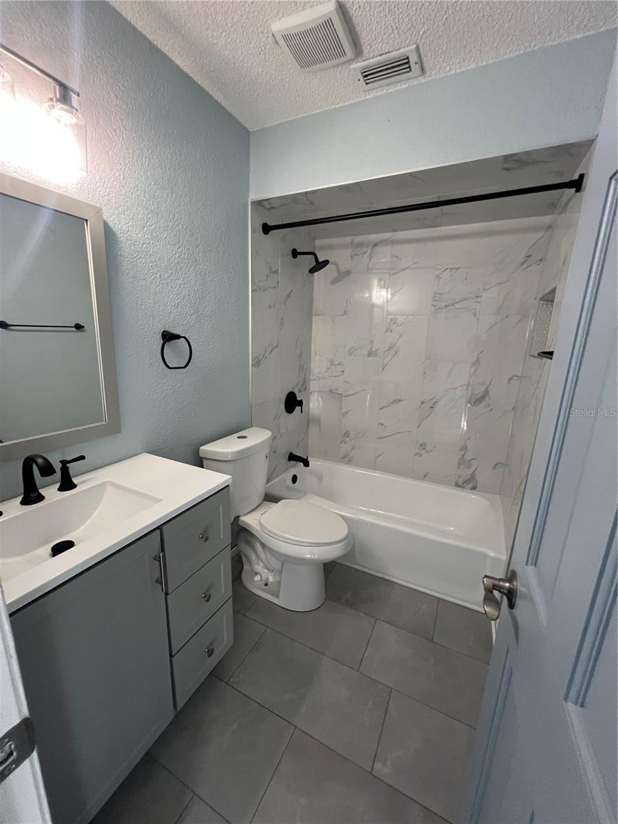 KINGS COURT VILLAS BLDG 02 - Residential Lease