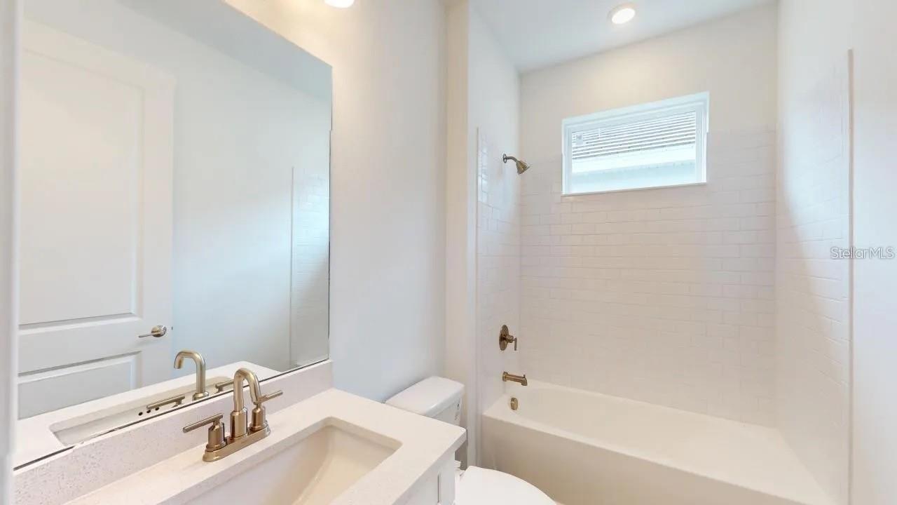 ESPLANADE NORTH AT ARTISAN LAKES SUBPH I - Residential Lease