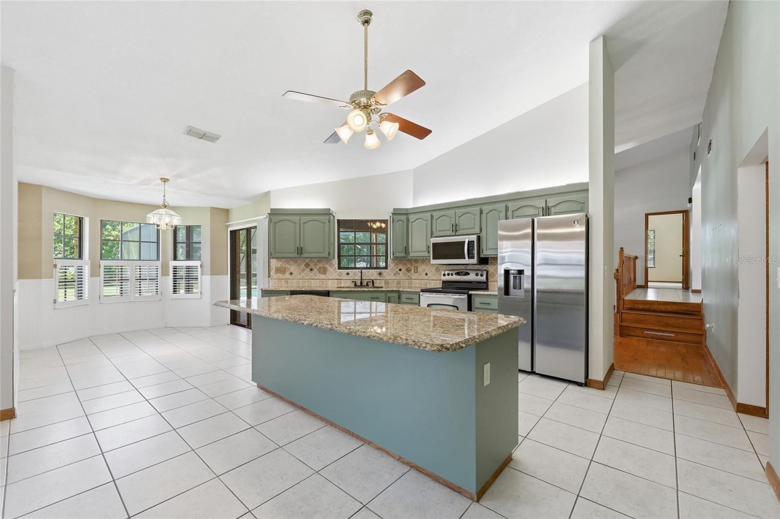 3021 PINEWOOD COURT
