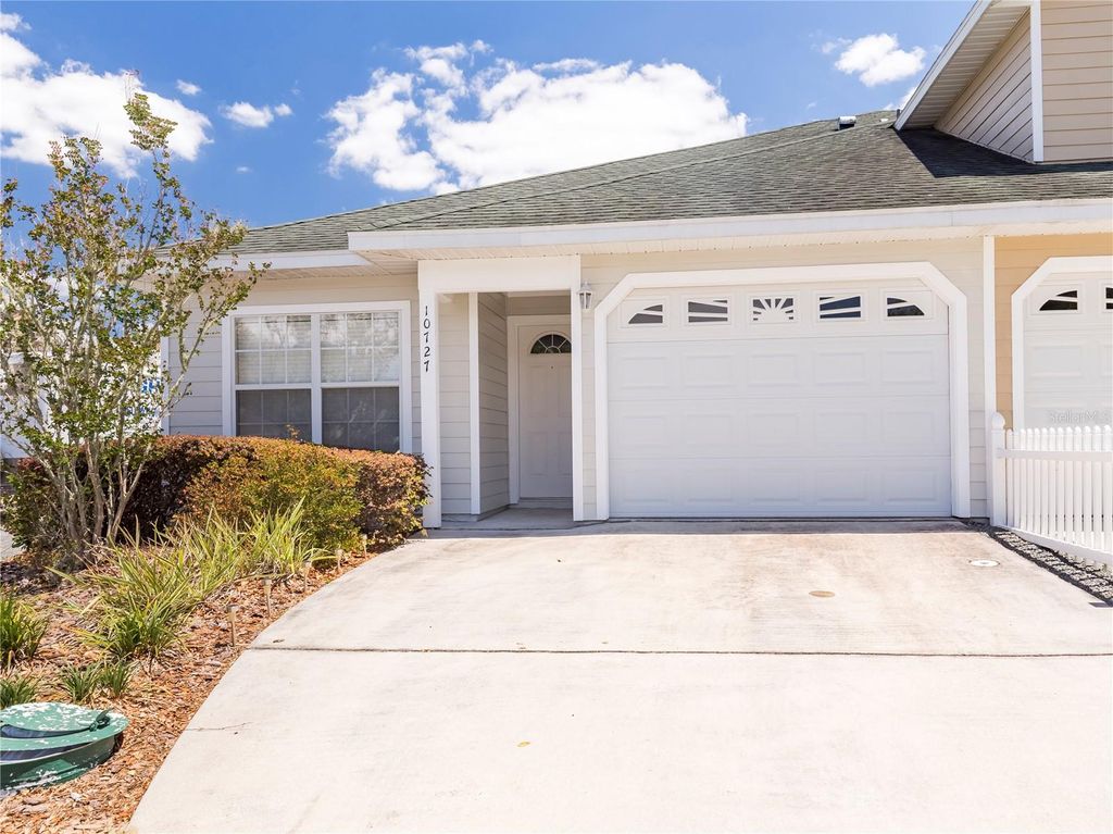 Photo of 10727 NW 65th Way, Alachua, FL 32615 (MLS # GC538889)