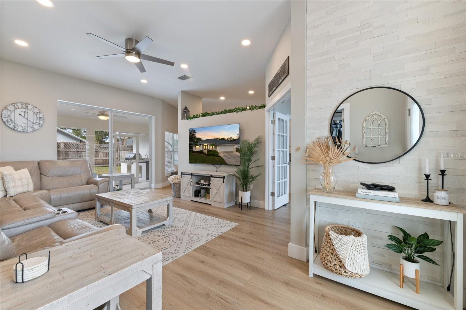 LAKE SARASOTA - Residential