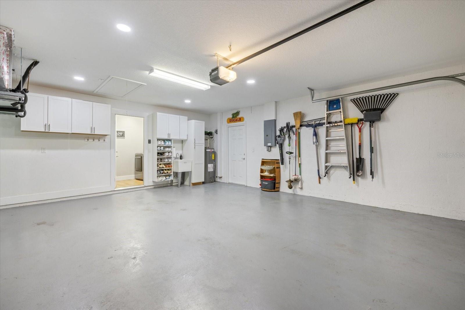 LAKE SARASOTA - Residential