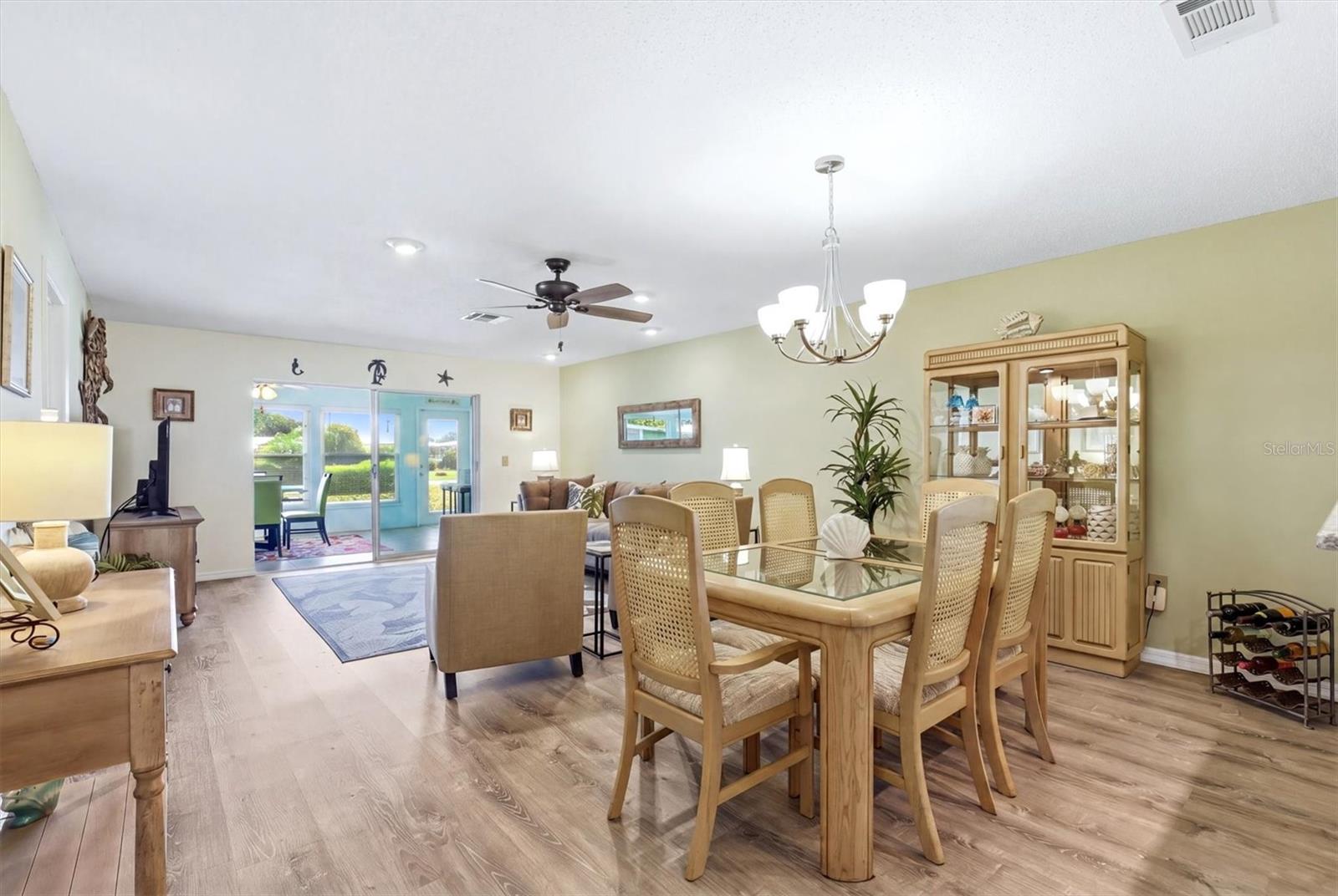 VILLAGE GREEN OF BRADENTON SEC 4 - Residential