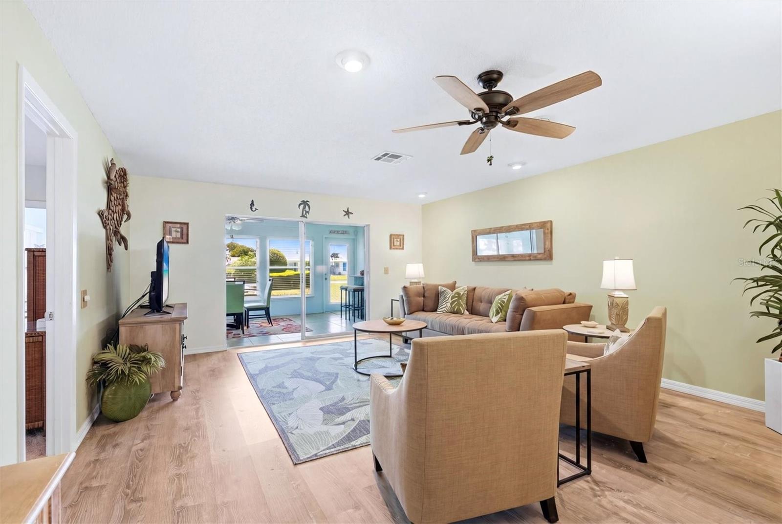 VILLAGE GREEN OF BRADENTON SEC 4 - Residential