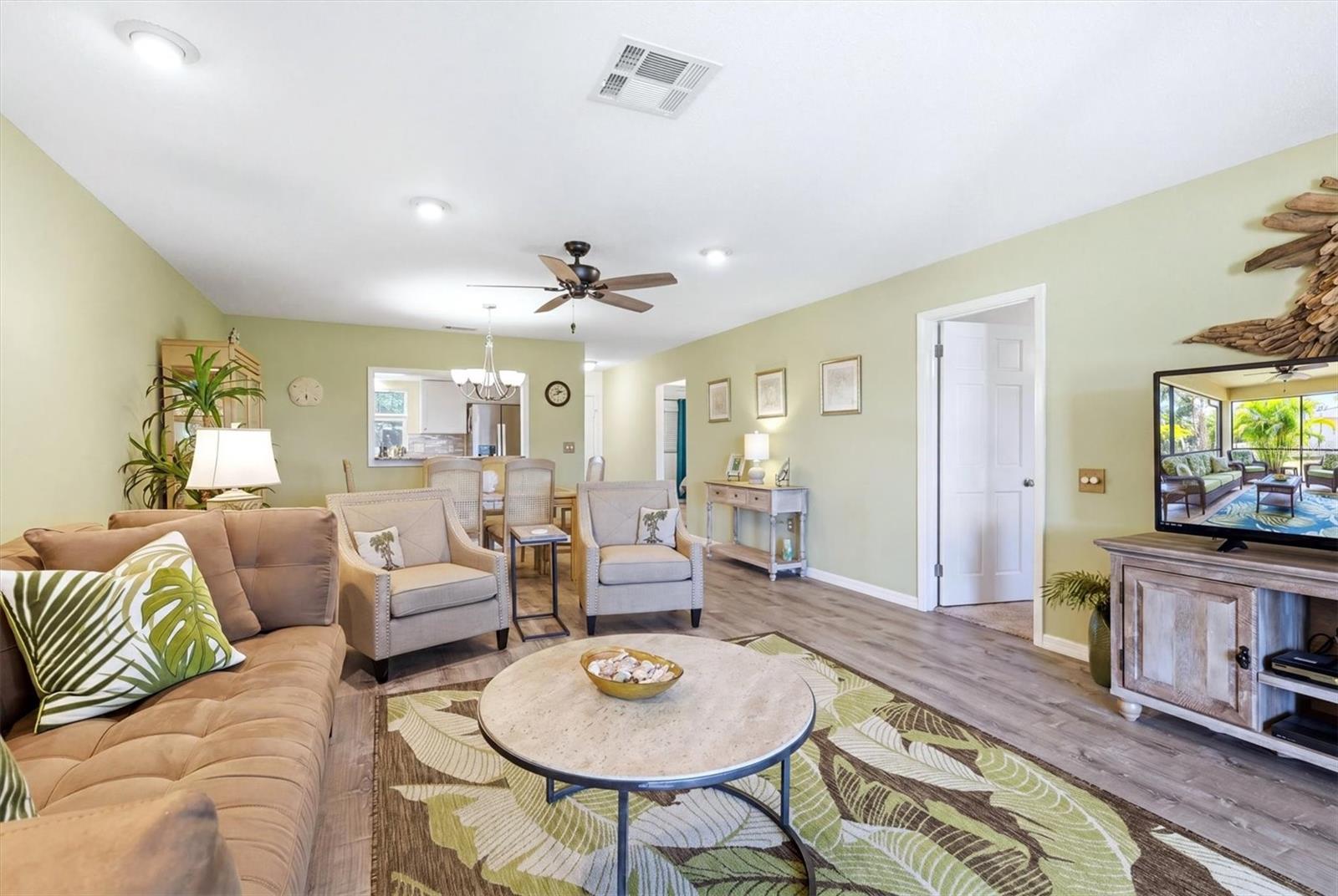 VILLAGE GREEN OF BRADENTON SEC 4 - Residential