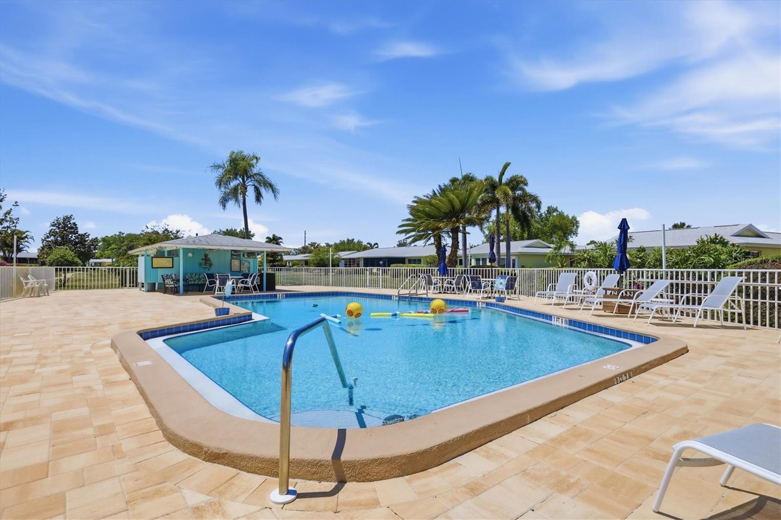 VILLAGE GREEN OF BRADENTON SEC 4 - Residential