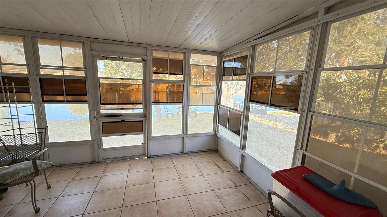 LEISURE BEACH - Residential Lease