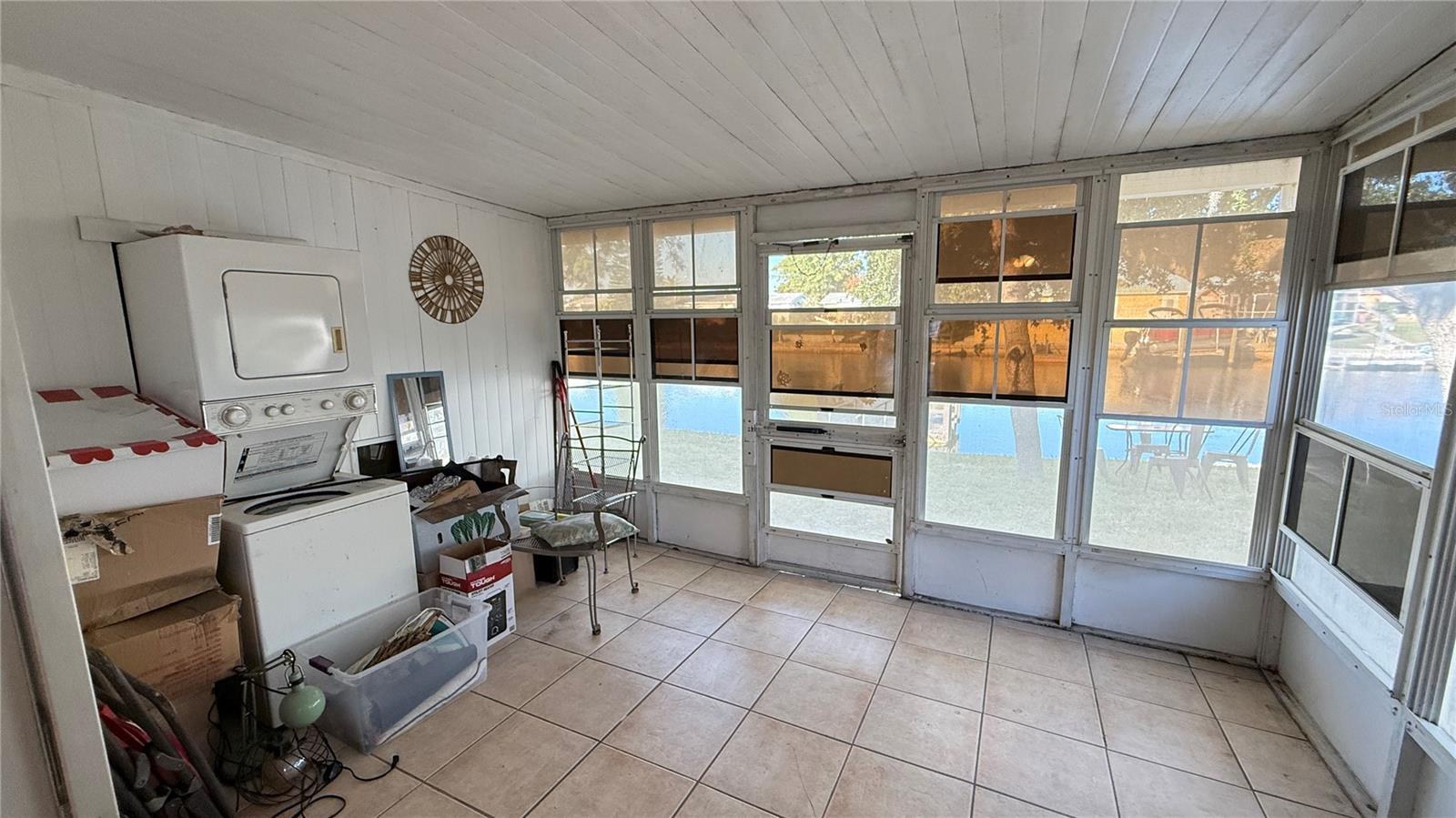 LEISURE BEACH - Residential Lease