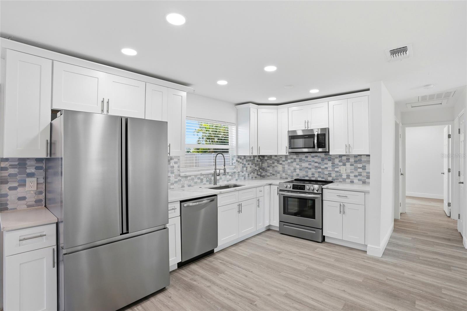 KENNETH CITY - Residential