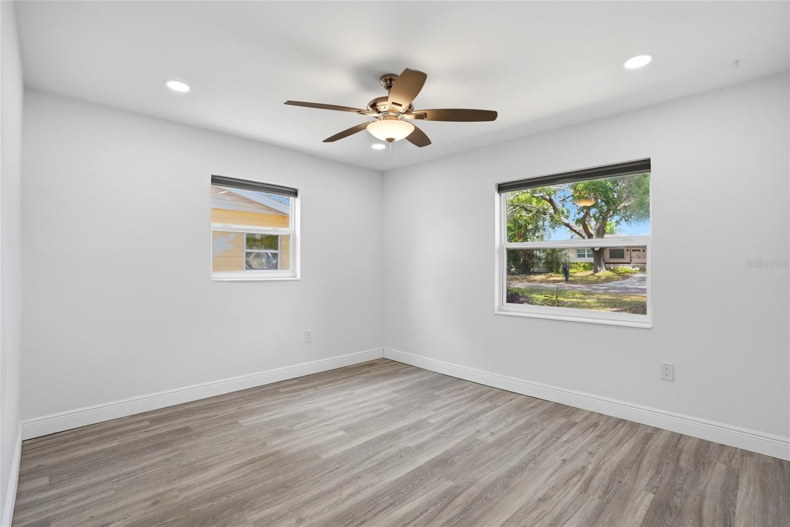 KENNETH CITY - Residential