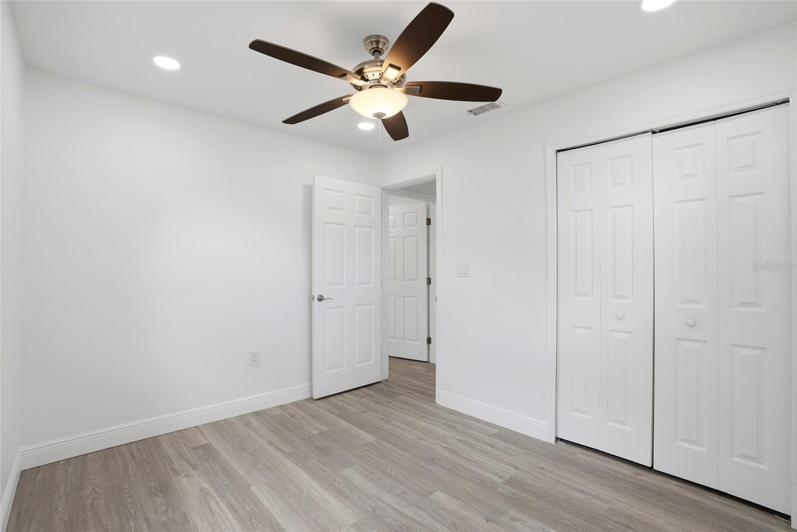 KENNETH CITY - Residential