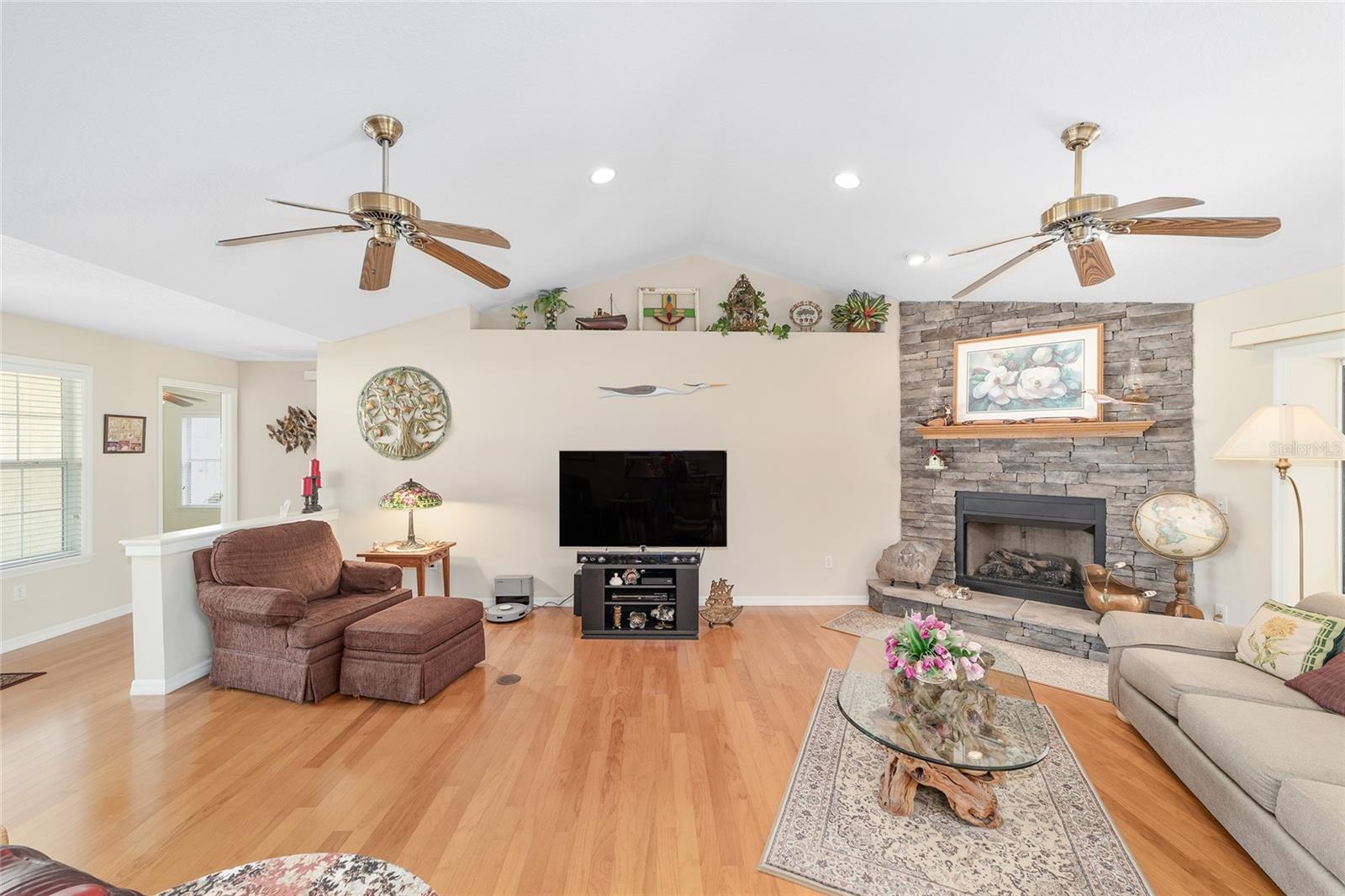 HUNTERS RDG - Residential