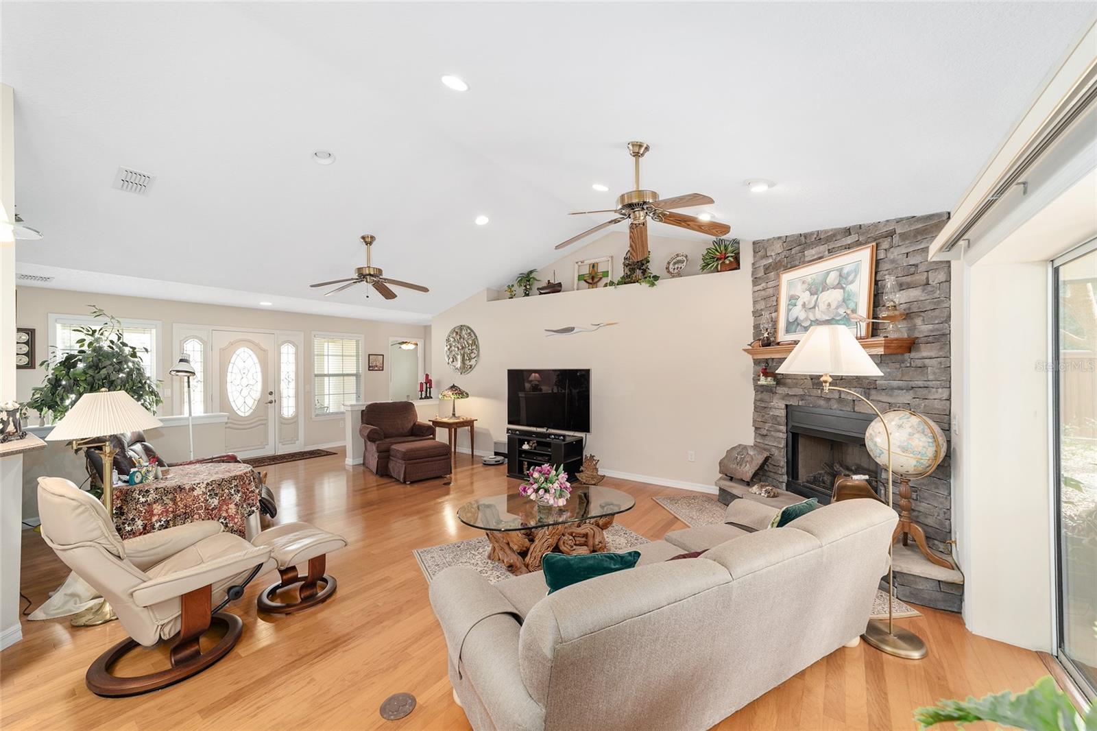 HUNTERS RDG - Residential