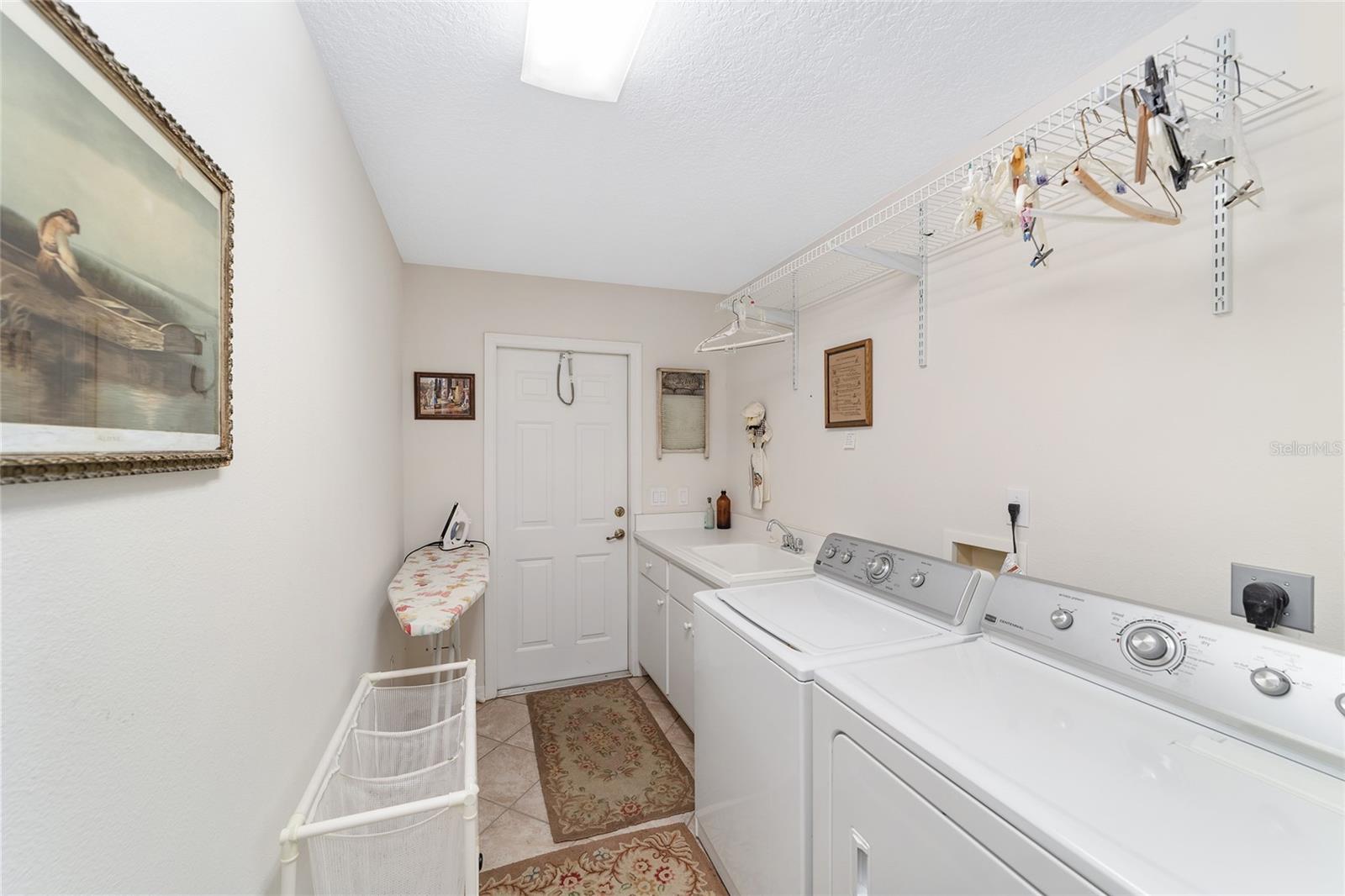 HUNTERS RDG - Residential