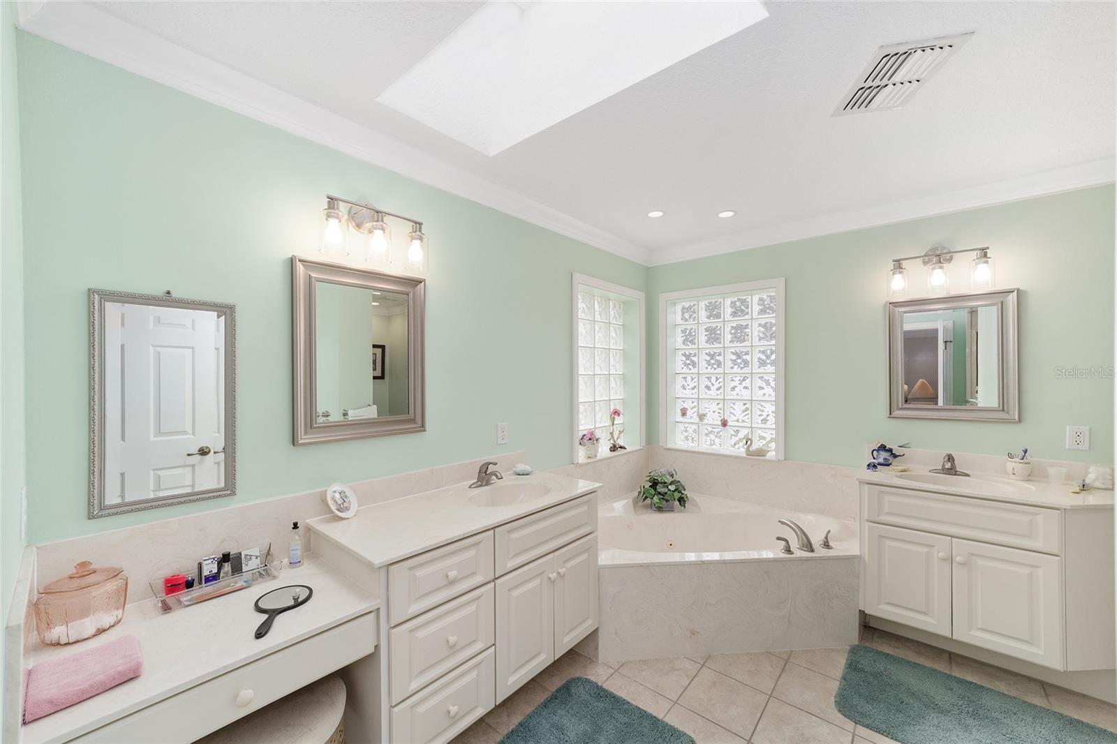 HUNTERS RDG - Residential