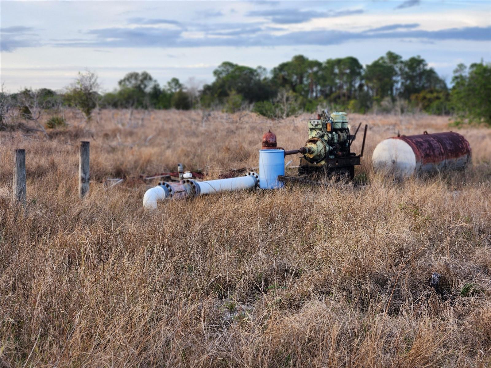 OAKRIDGE ESTATES PHASE 10 PB 83 PG 5 LOT 11 LYING - Land