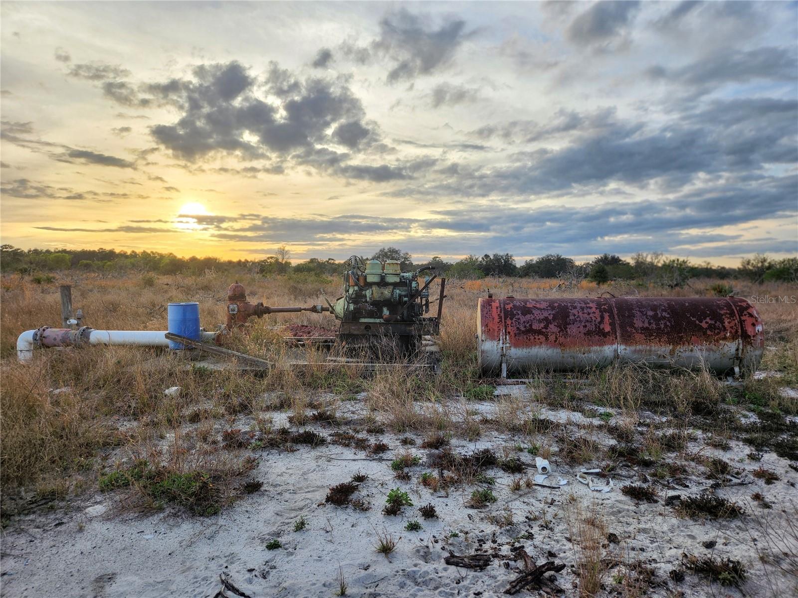 OAKRIDGE ESTATES PHASE 10 PB 83 PG 5 LOT 11 LYING - Land