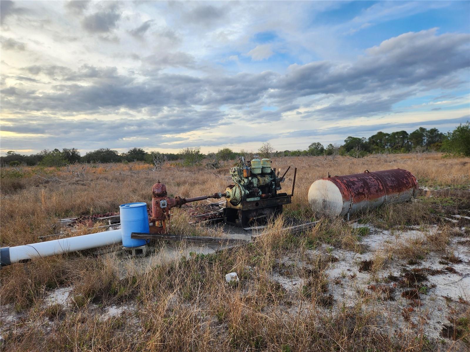 OAKRIDGE ESTATES PHASE 10 PB 83 PG 5 LOT 11 LYING - Land