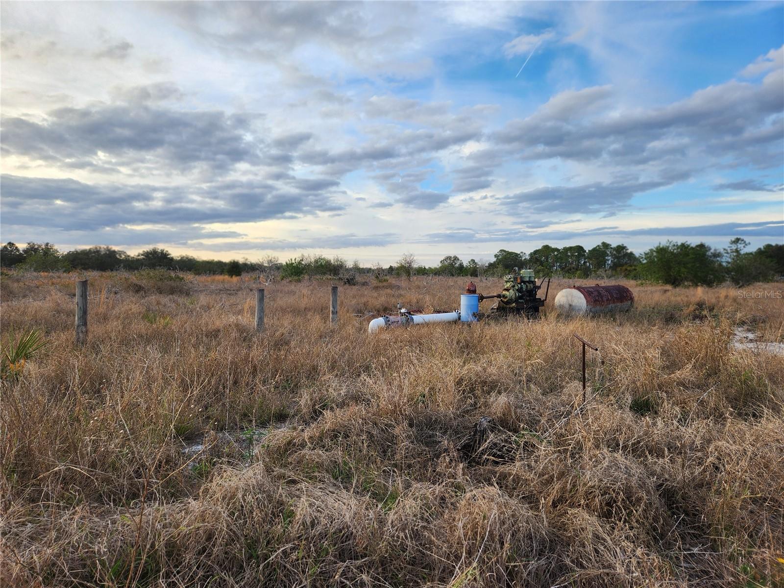 OAKRIDGE ESTATES PHASE 10 PB 83 PG 5 LOT 11 LYING - Land