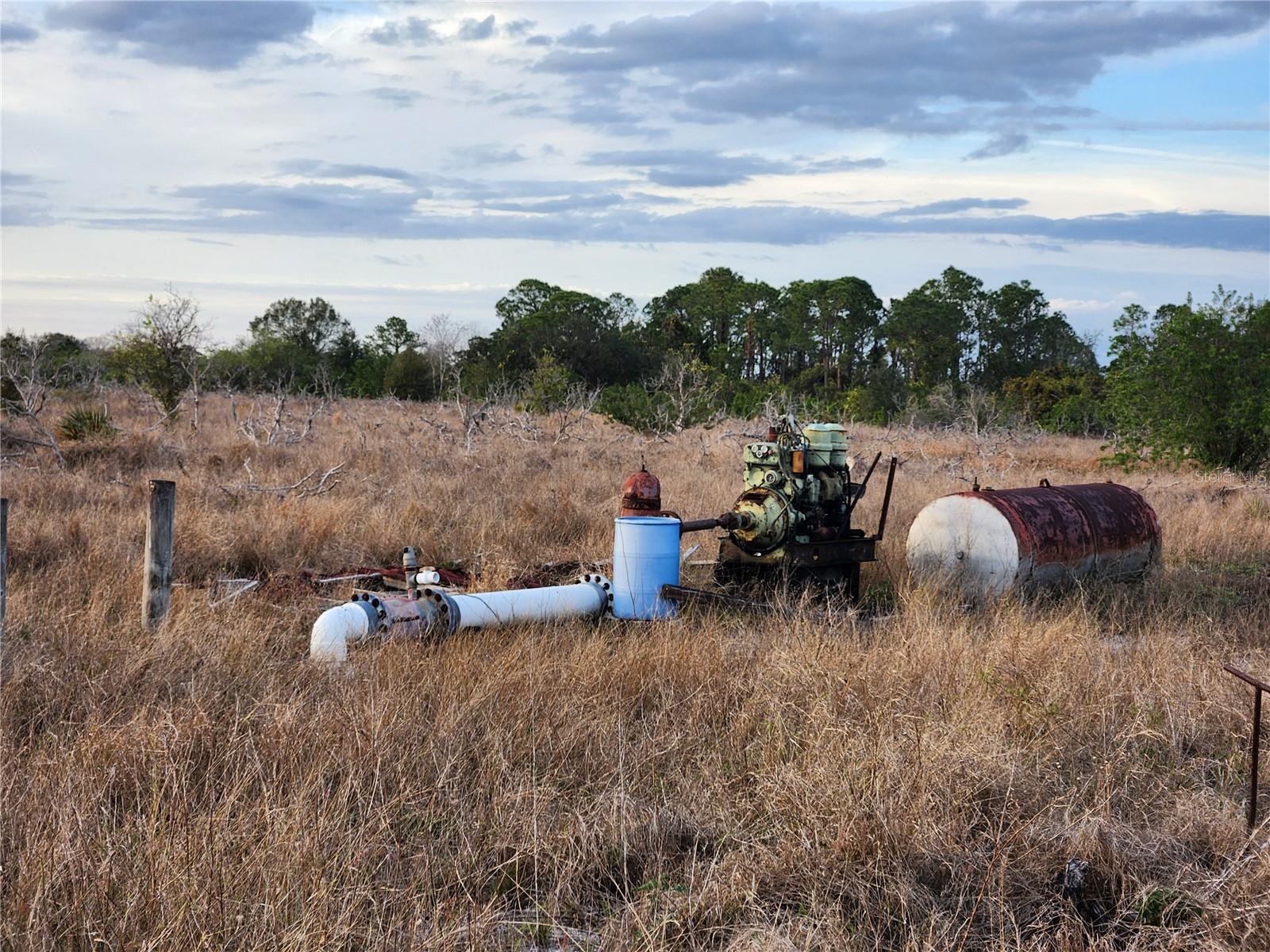 OAKRIDGE ESTATES PHASE 10 PB 83 PG 5 LOT 11 LYING - Land