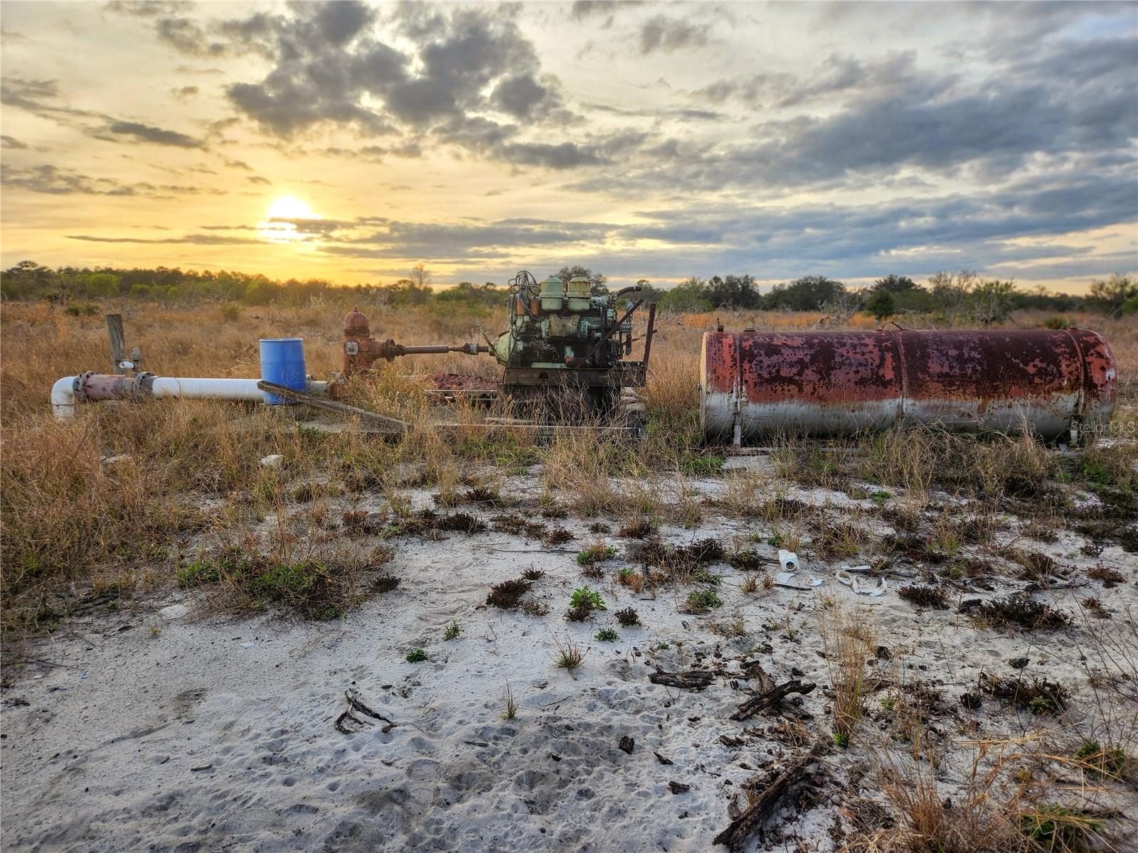 OAKRIDGE ESTATES PHASE 10 PB 83 PG 5 LOT 11 LYING - Land