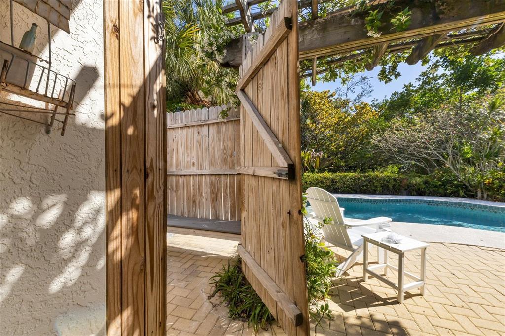 ISLAND CEDARS - Residential